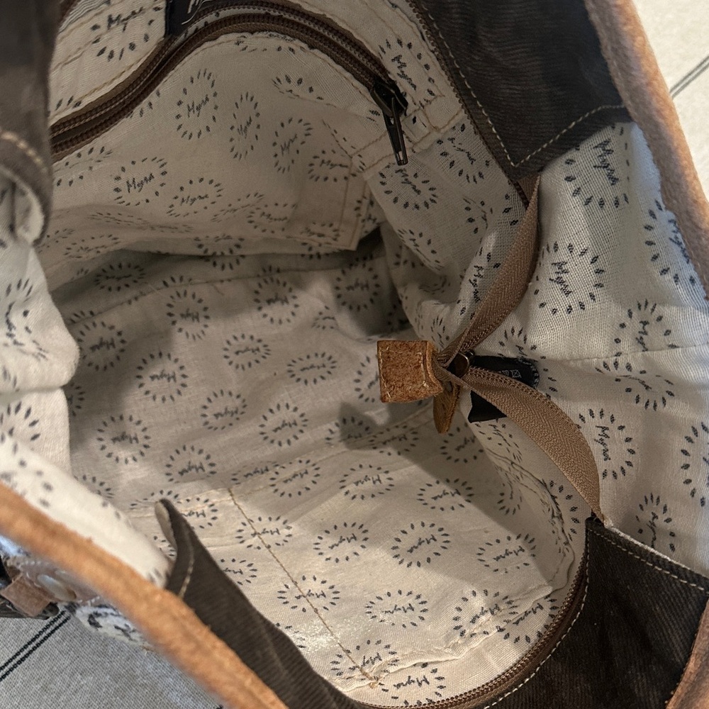 Stylish Brown & Cream Patterned Crossbody Tote - Picture 7 of 16
